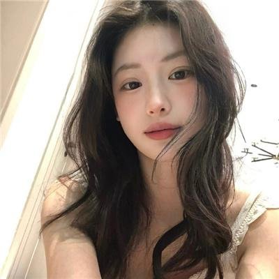 院子里的女人